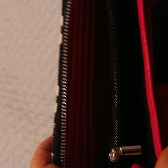 NWOT Betsey Johnson White Bow Black Background. Hot Pink Inside. - Picture 11 of 13